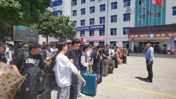 專家指點春風化雨 高手亮劍撥云見日——南陽工業學校思想政治理論課教學技能“大練兵、大比武、大展示”活動 專家指點春風化雨 高手亮劍撥云見日——南陽工業學校思想政治理論課教學技能“大練兵、大比武、大展示”活動